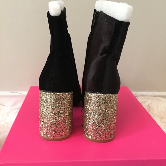 New in Box Betsey Johnson Kacey Booties - Picture 3 of 7